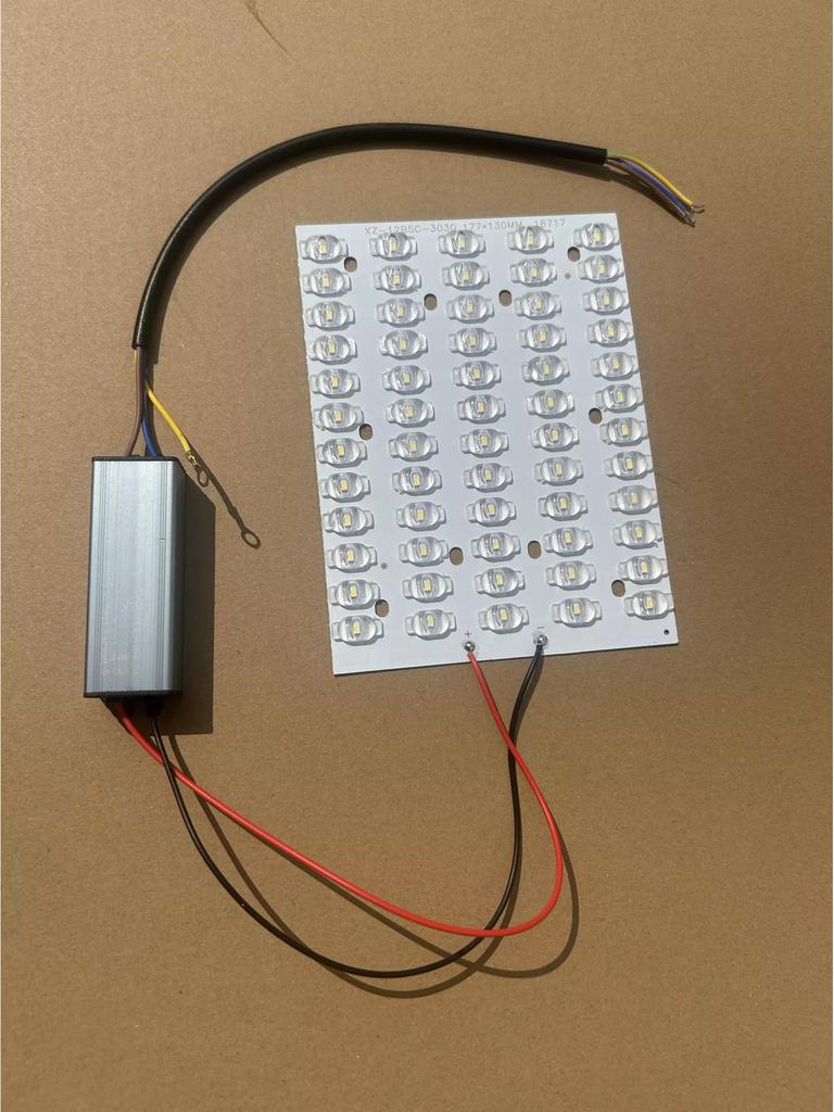 Wall-Mounted Cantilever Streetlight for Courtyard and Utility Pole