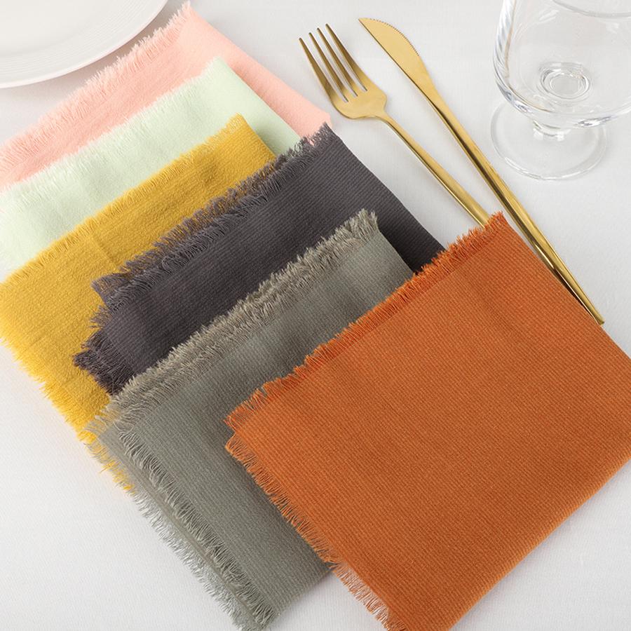 4-pack of vintage frayed-edge napkins, 42cm x 42cm, available in multiple colors, simple table decorations, Western-style napkins and tablecloths.