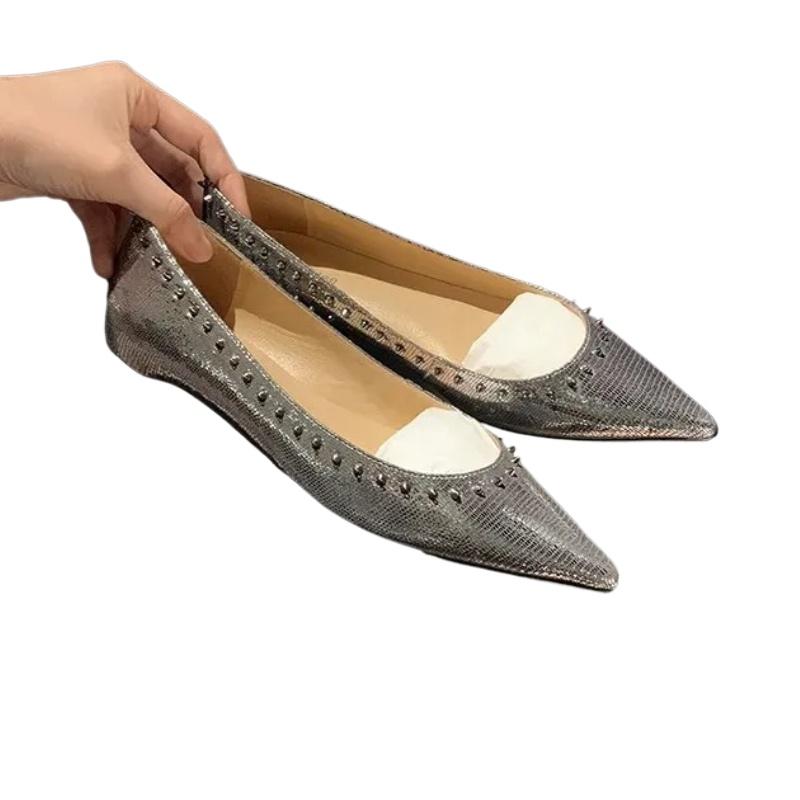 Fashion Sheepskin Leather with Rivet Pointed Toe Slip On Flats Women Comfortable Spikes Casual Shoes Low Cut Single Shoes for Women