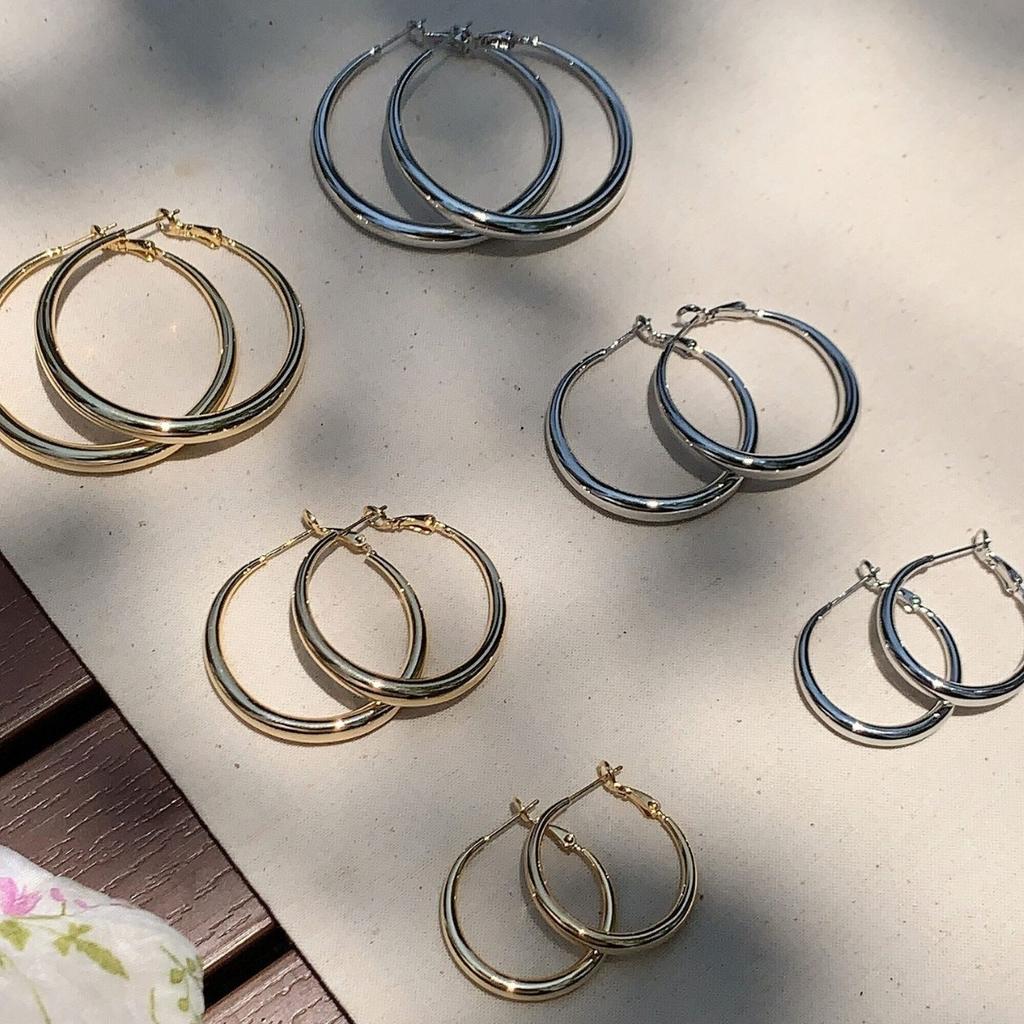 Fashion Blogger, Gold Big Circle Earrings, Female Giant Good-Looking Studs, Cold Wind Earrings, Fashionable Exaggerated Plain Circle Earrings.