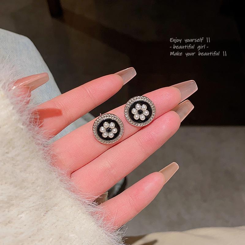 

Серебряные серьги S925 с французским ретро-камелиевым жемчугом - элегантный легкий роскошный дизайн для женщин