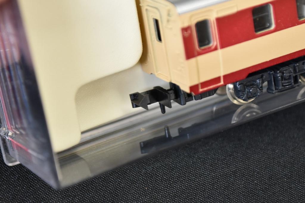 KATO 608 Kiha 80 Red and Cream N Gauge / N Scale Model Train Car from Japan