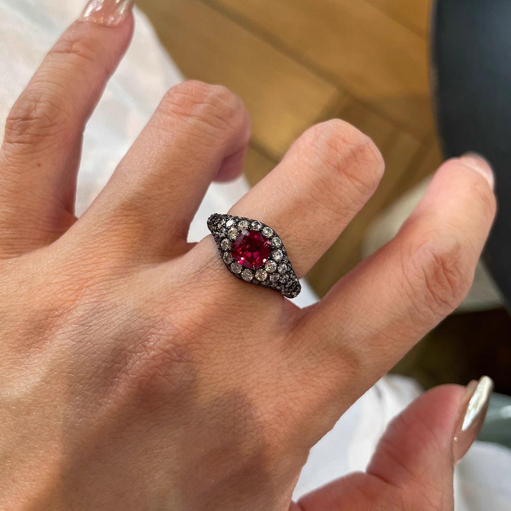 Retro diamond inlay ruby circular rings for women high-end light luxury fashion black and red ring couple style banquet