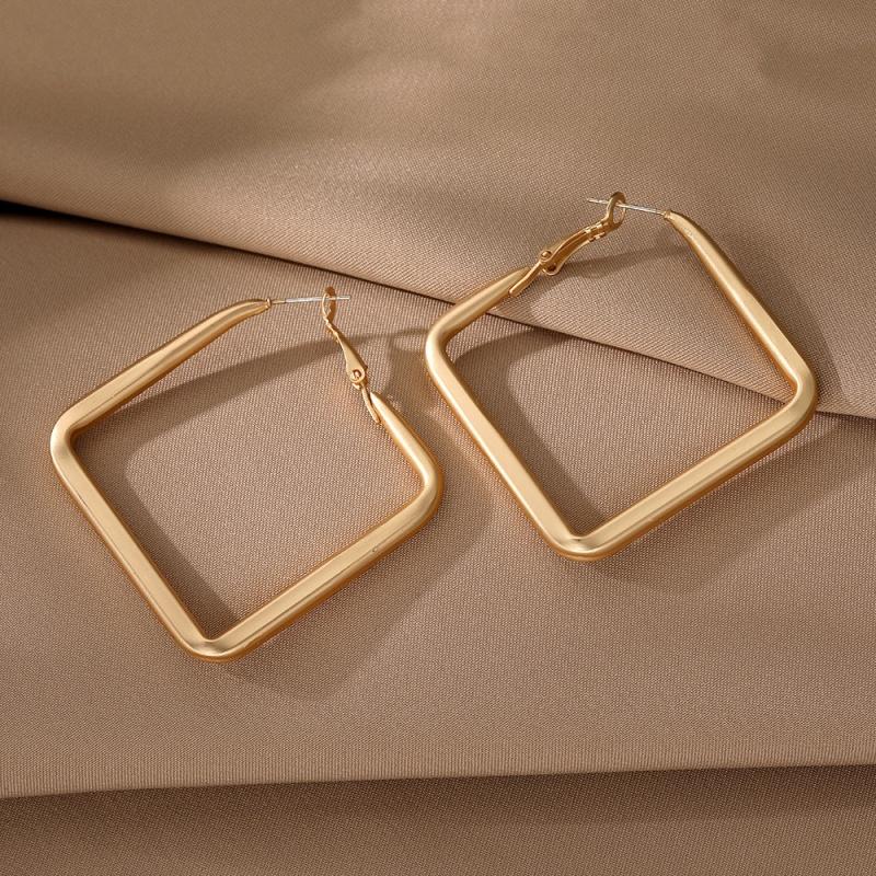 European American High-End Gold Geometric Earrings for Women Large Ring Ear Jewelry Alloy Buckle Cold Wind Ear Rings
