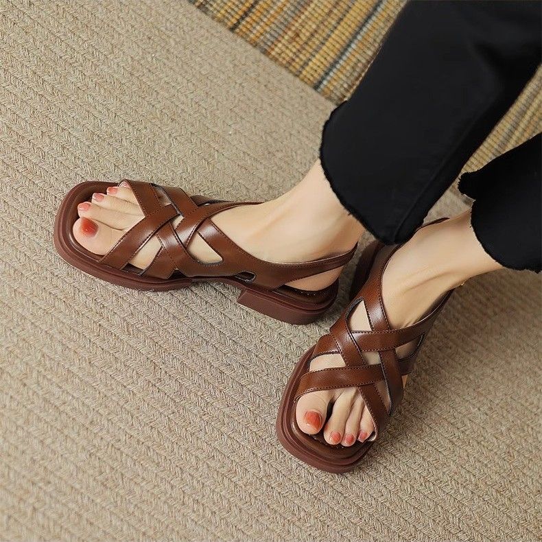 Zehensandalen mit dickem Absatz und gekreuzten Riemen für Damen im Sommer, eckige Zehenpartie, offene Ferse, weiche Sohle, bequeme Mama-Sandalen