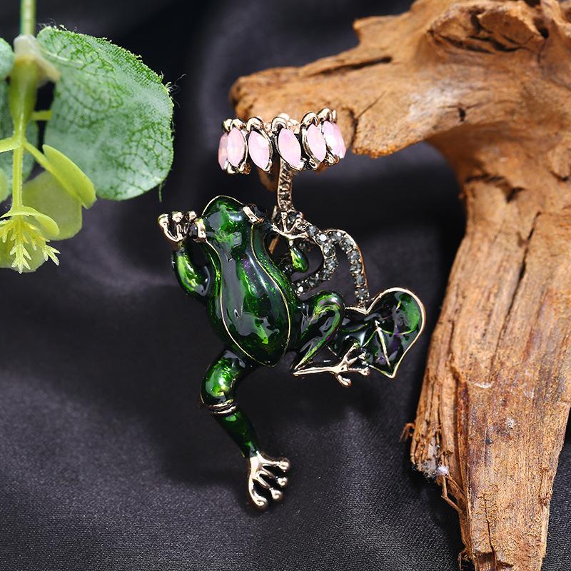 Exquisite retro green elegant classical brooch women's ethnic style coat cardigan corsage temperament versatile pin accessories