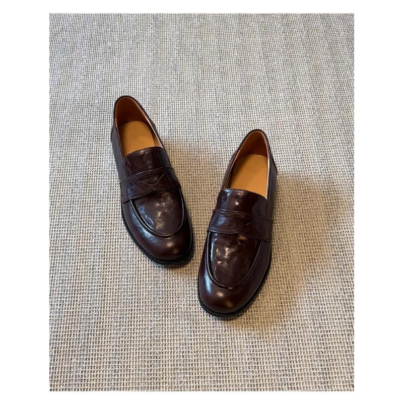 Mocassini in pelle da donna, modello slip-on con punta tonda, scarpe casual eleganti