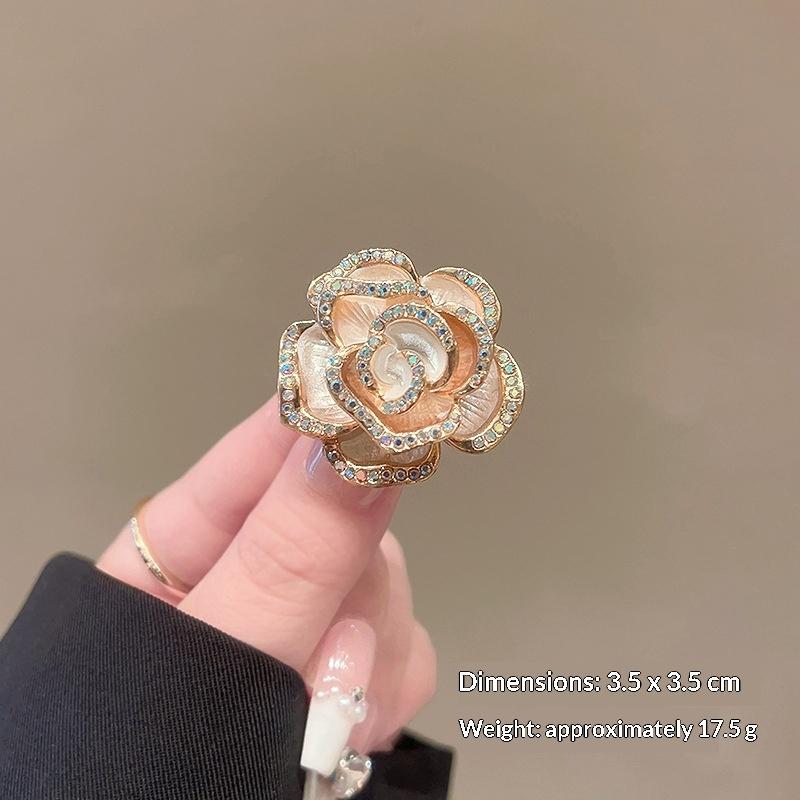 New Niche Retro High-grade Camellia Brooch Exquisite Light Luxury Rose Pin Elegant Suit Fixed Accessories