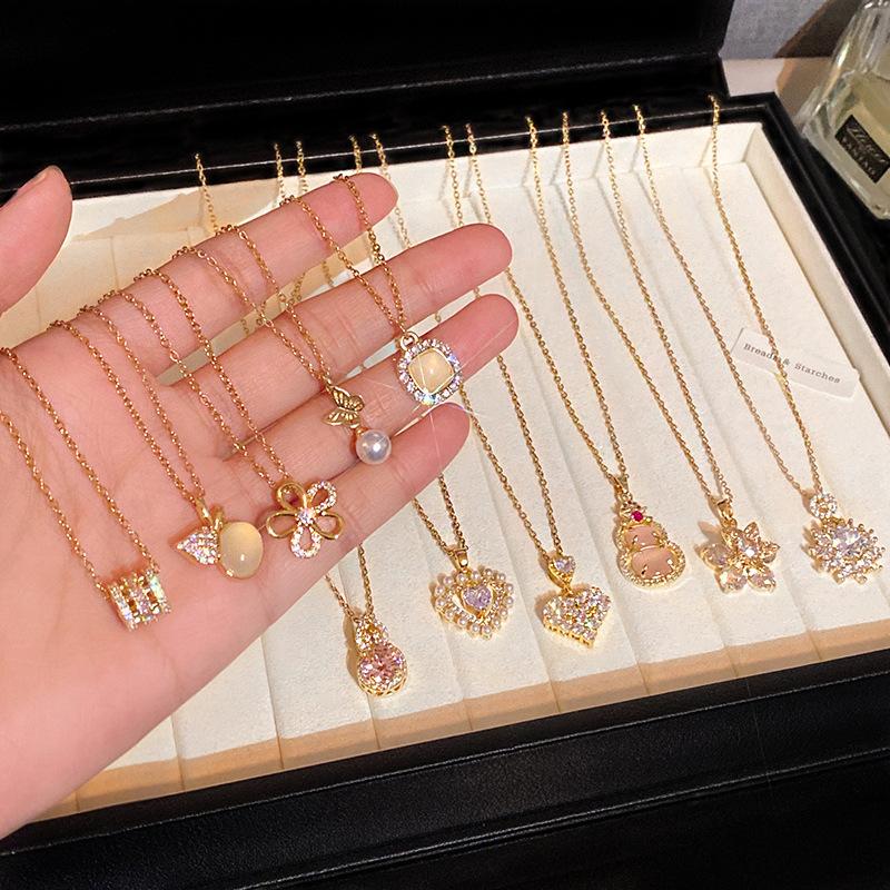 Luxury and Niche Titanium and Steel Necklace for Women, Featuring High-end and Elegant Zirconium Pendant, Collar Chain, New Style