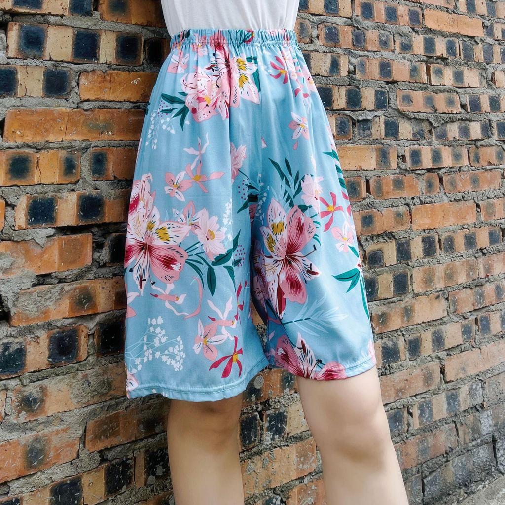 2023 Spring/Summer Women's Casual Cotton Rayon Beach Shorts - Non-Fading, Versatile 5-Point Design for Home or Outdoor Wear.