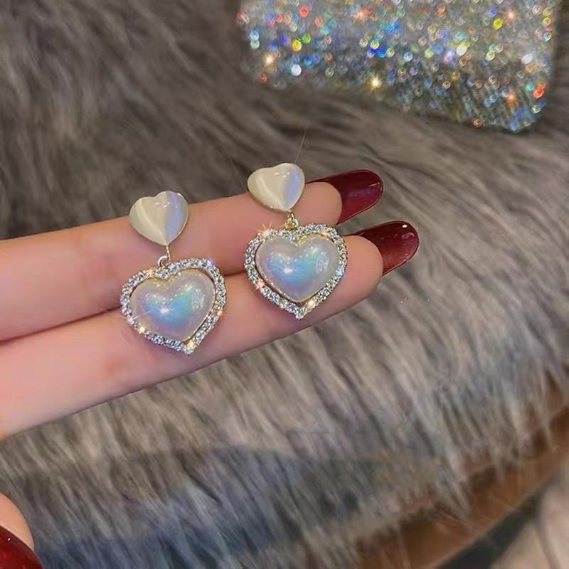 New Korean Style Temperament Pure White Pearl Shell Stud Earrings for Women Wedding Birthday Jewelry Sweet Gift Ladies Vintage