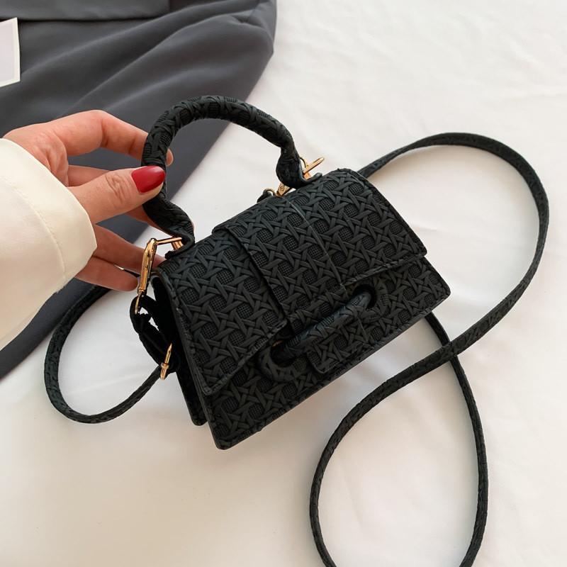 

Stylish Casual Shoulder Bag For Women In Trendy Colors With Unique Design And Soft Pu Material чёрный