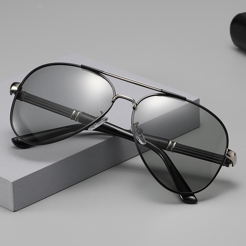 Men's Trendy Polarized Photochromic Aviator Sunglasses for Driving
