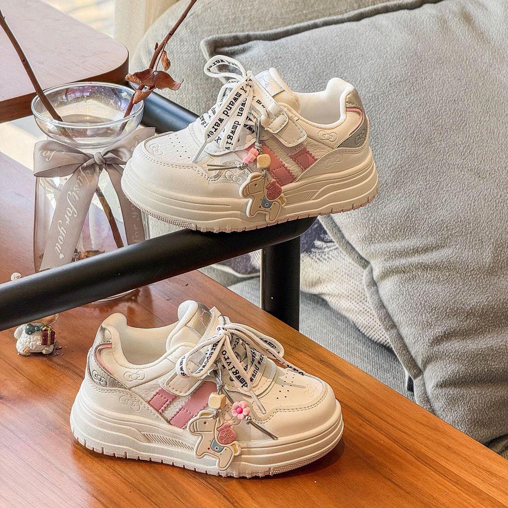 2026 Spring Kids' Lightweight Thick-Soled Platform White Shoes with Cute Korean-Style Cartoon Pendant