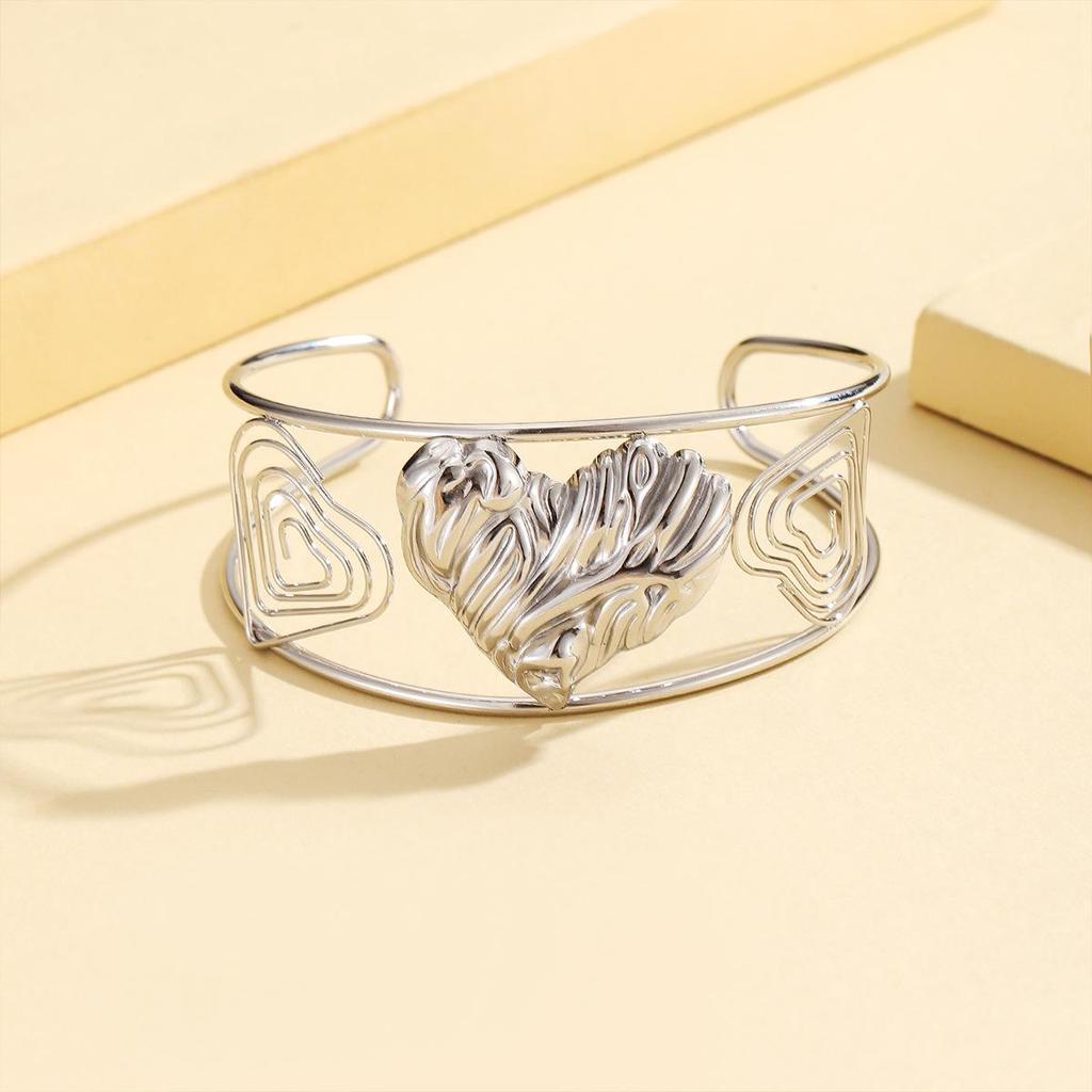 European High-End Irregular Heart-Shaped Stainless Steel Bracelet for Women