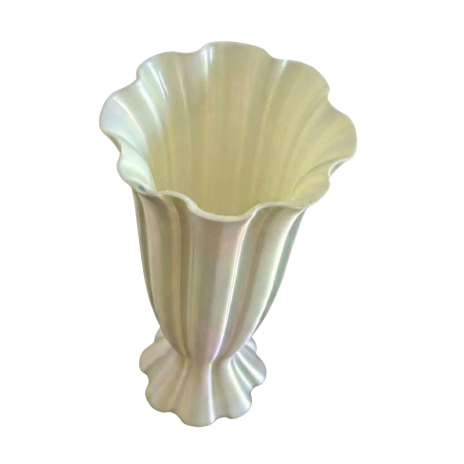 

3D Printed Art Vases Are A Great Choice For Gifts And Flower Arrangements. One Size білий