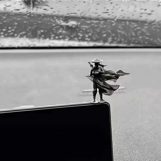 Ancient Chinese Warrior Swordsman Statue Miniature Resin Ornament for Car Dashboard Tabletop Display Decorative Figurine Unique Gift for Kung Fu