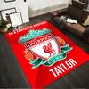 Gulvmatte designet for Liverpool Football Club, egnet som en sklisikker matte for stuen eller soveromssofaen