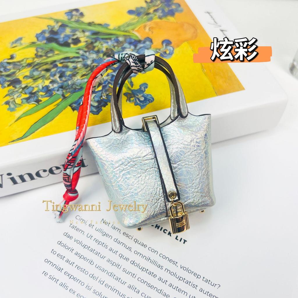 Neuer Mode-Taschenanhänger, hochwertiger Leder-Autoschlüsselanhänger, niedliche kreative Kopfhörertasche, Schmuck für Damenhandtaschen.