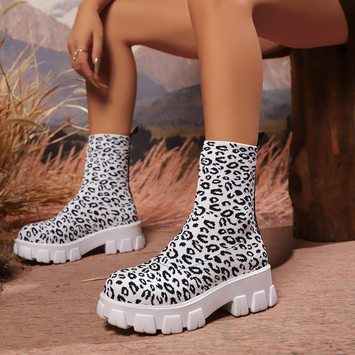 

Большие размеры, повседневные ботинки средней высоты с квадратным дном, осенне-зимние замшевые ботинки Martin с леопардовым принтом, размеры 35-43 42 белый