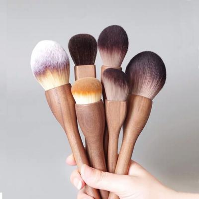 Superweicher Vintage-Make-up-Pinsel mit Holzgriff, Hochwertiger Walnuss-Pinsel für losen Puder, Rouge, Foundation, Konturierung