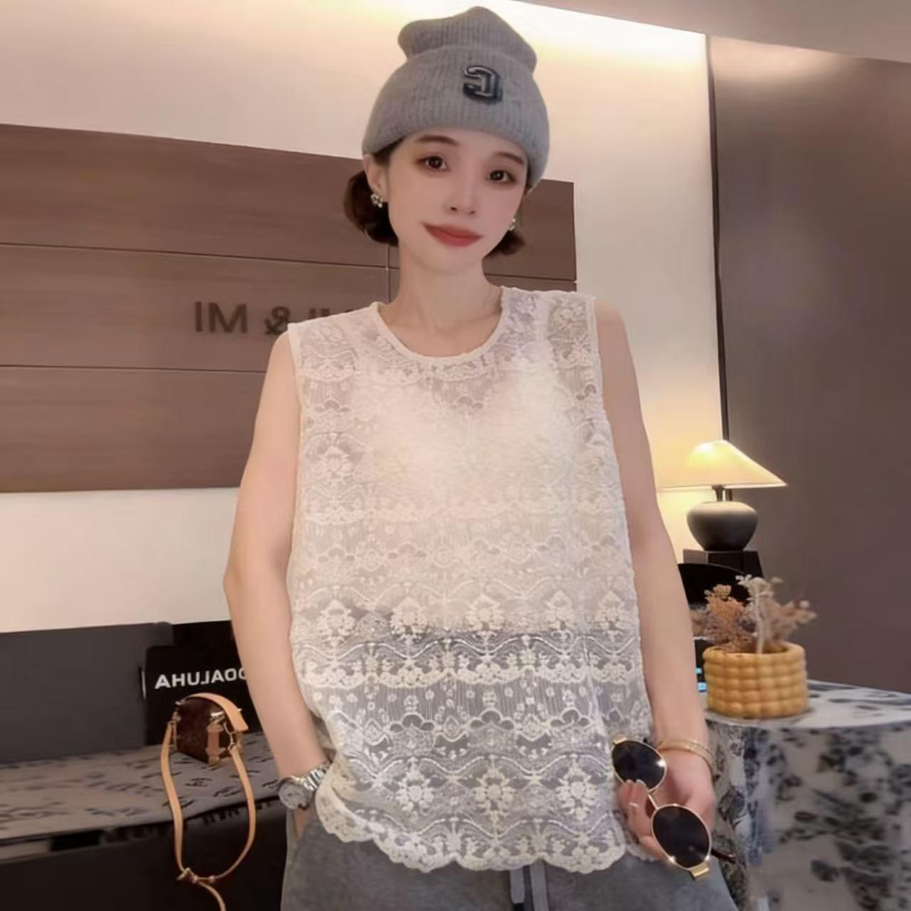 Luxe Auroral Slimming Lace Sleeveless Round Neck Top M for 40-50 kg