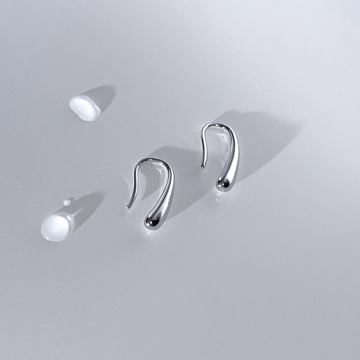 

Серьги-гвоздики в форме капли из стерлингового серебра S99, женские, простые, нишевые, универсальный дизайн, модные украшения для ушей с высоким чувством ветра 99 Silver