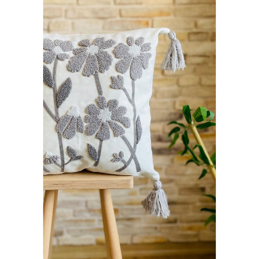 Punch Embroidered Single Decorative Daisy Design Throw Pillow Cover (punch)