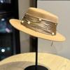 Ultra-rich Gold Pleated Ribbon Pearl White Flat Top Autumn and Winter Woolen Hat for Women High End Fashion Holiday Trend