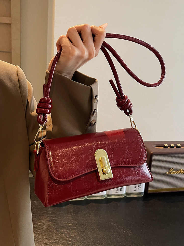 Retro Wine Red Small Square Bag Women's Autumn Winter Versatile 2025 New Single Shoulder Bags Fashion Solid Color Crossbody Pack
