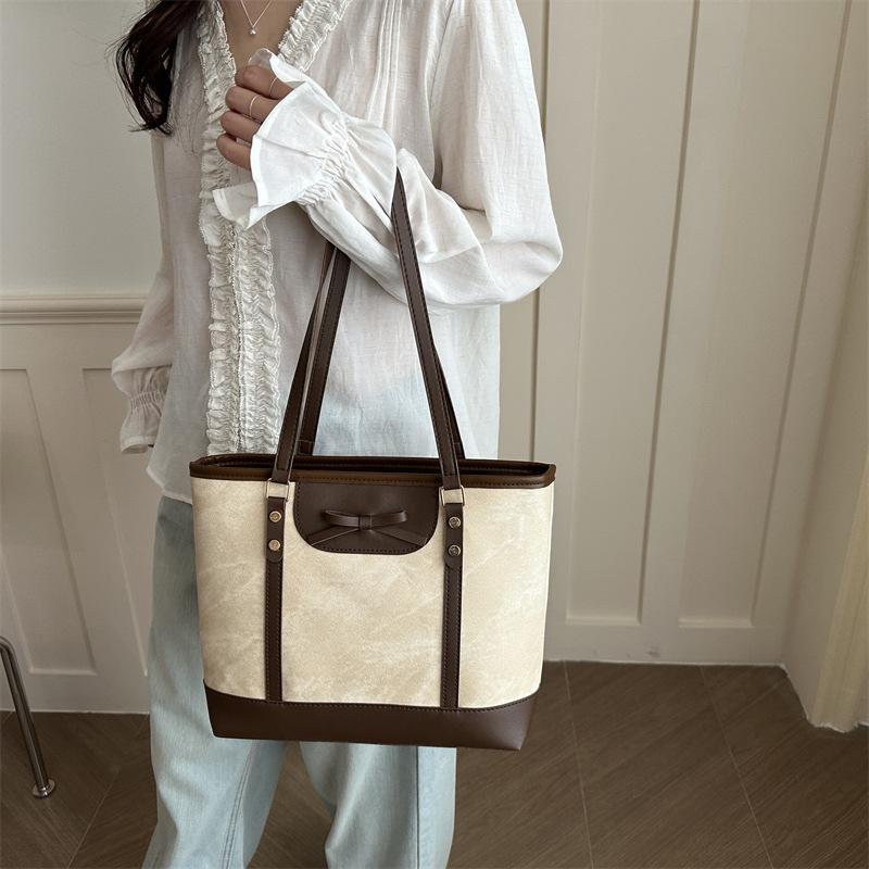 Fashion commuter largecapacity bag women's spring new foreignstyle shoulder bag college student portable tote bag