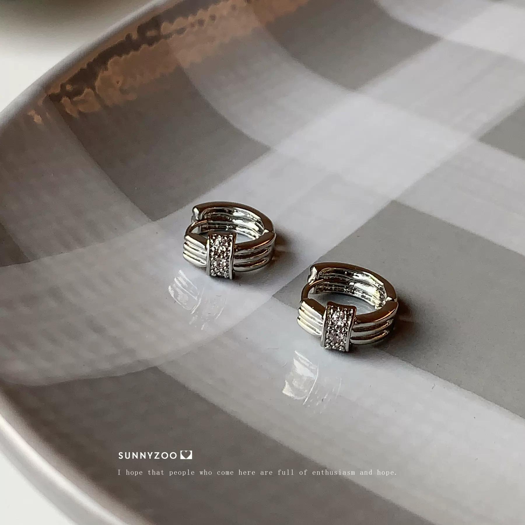 Sunnyzoo | Sparking Zirconium Roman Ins Cold Wind European Hip Hop Earclip Earrings Easiest for Match Accessible Luxury Inlaid Zirconium Ear Studs серебряный/золотой