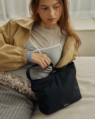Otz Nylon Shoulder Bag Black Ozbgfa305B