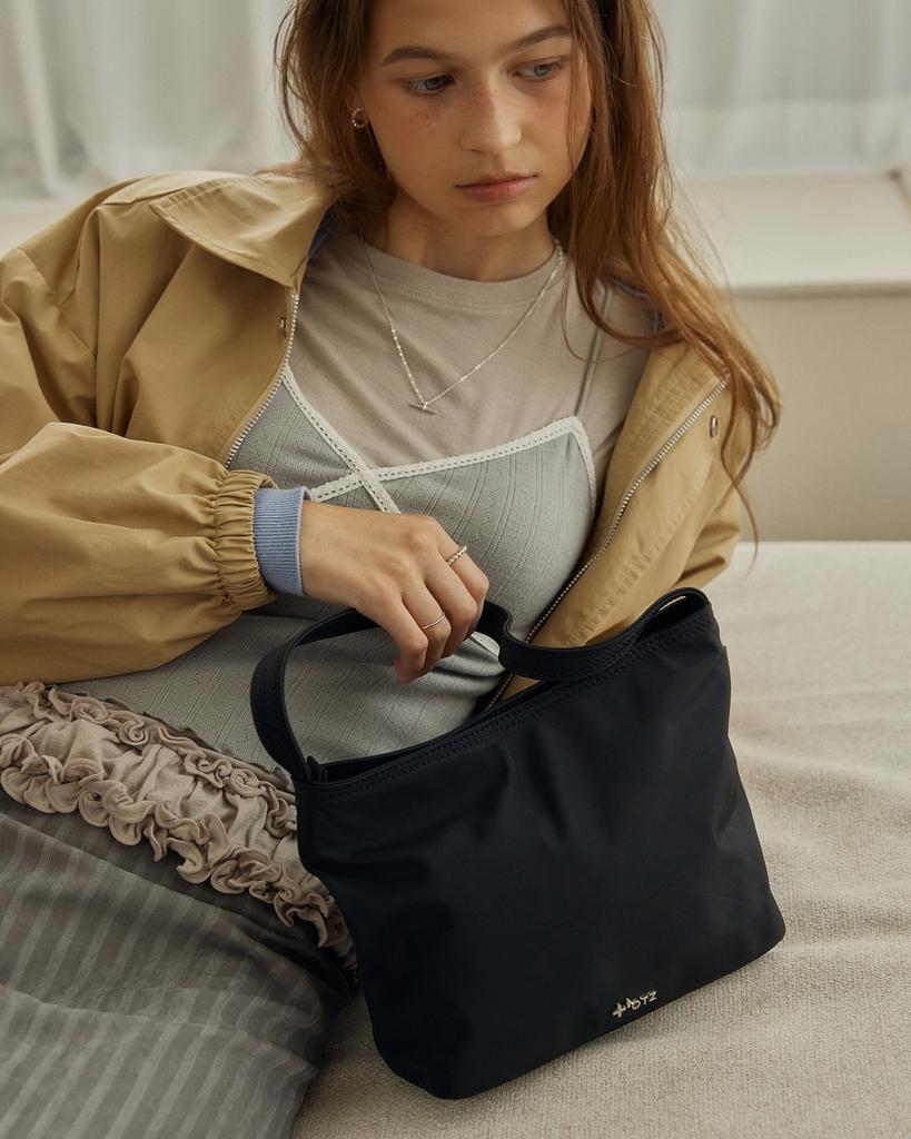 Otz Nylon Shoulder Bag Black Ozbgfa305B