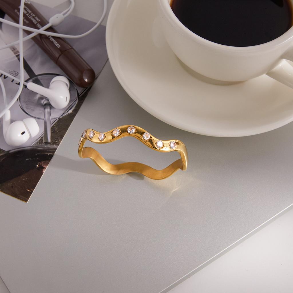 Uworld Classic Wavy Curve Bracelet With White Round Zircon Waterproof Jewelry Women 18K PVD Plated Stainless Steel Bracelets