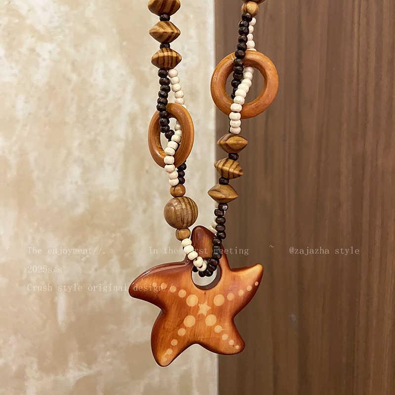 Retro Round Resin Necklace: Versatile, Fashionable High-End Clavicle Chain for Women