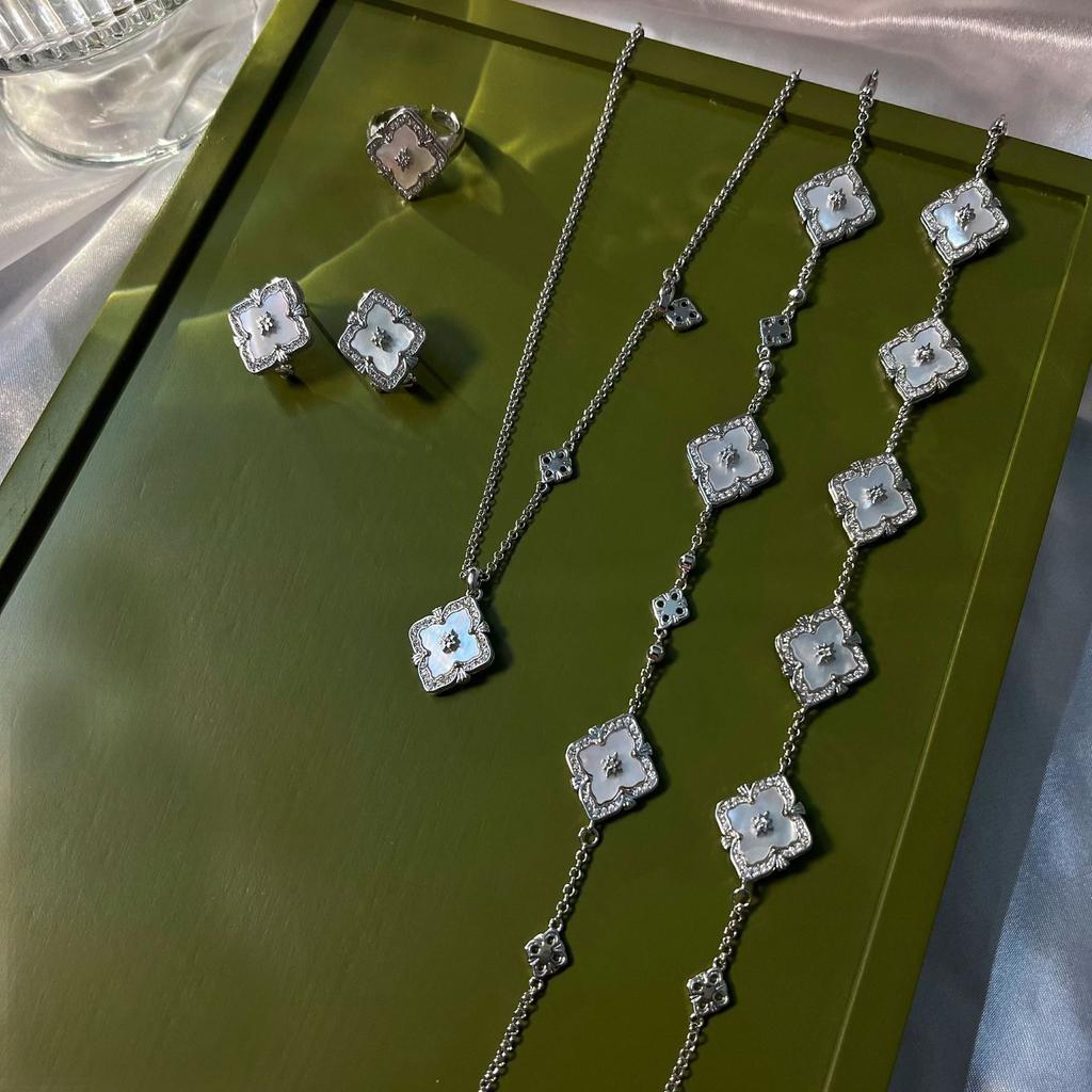 Buchi Wind Window Grilles Four-Leaf Clover Natural White Fritillary Necklace Bracelet Set Light Luxury Cold Wind Live Broadcast Special