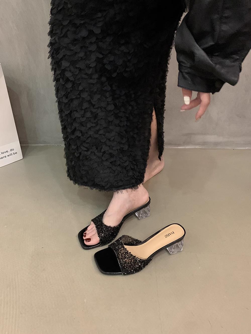 

модные летние женские тапочки сандалии 2024 года с открытым носком удобные женские тапочки с пайетками нескользящие туфли на квадратном каблуке женская обувь 35 чёрный