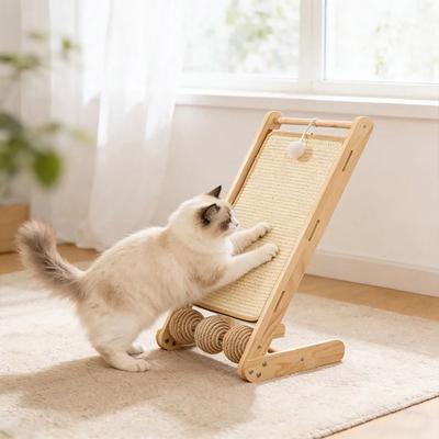 Schräger Katzenkratzer Sisal Katzenkratzrampe Geneigtes Katzenkratzbrett mit Spielbällen für Hauskatzen Kätzchen Heimmöbelschutz