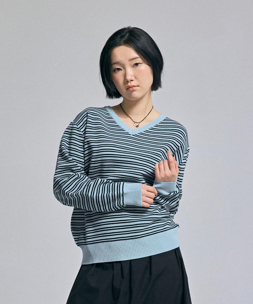 AWESOME STUDIO Classic (Stripe) V-Neck Knit Sky Blue