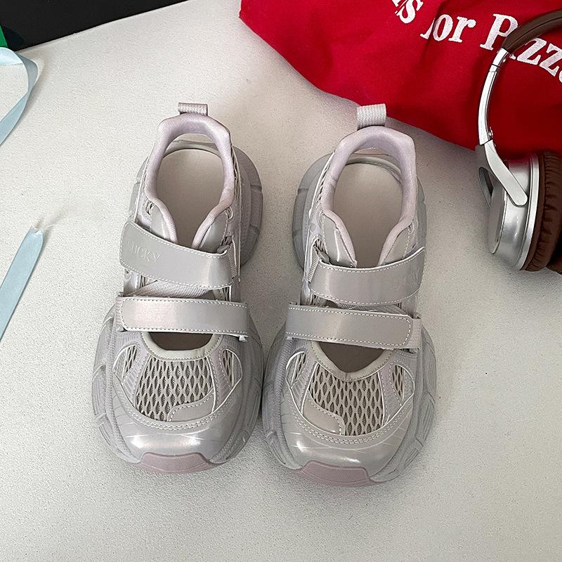 Retro white bag head thick-soled sports sandals for women's summer wear 2025 new models with skirts to increase the height of soft-soled dad shoes