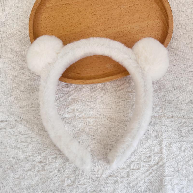 Adorable Plush Bear Ear Headband for Women: Ideal for Autumn/Winter, Face Washing, Mask Application, and Taming Flyaway Hair.