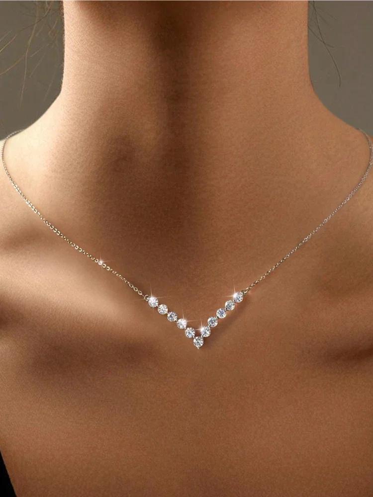 Chaîne de clavicule en cuivre simple classique magnifique zircon en forme de V pour femmes fête d'anniversaire bijoux fins de haute qualité