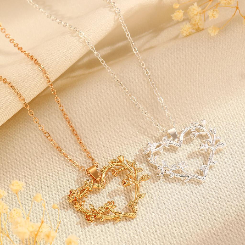 1Pc Golden‑Tone Hollow Heart Rose Flower Pendant Necklace Vintage Floral Delicate Adjustable Chain Fashion Jewelry for Women