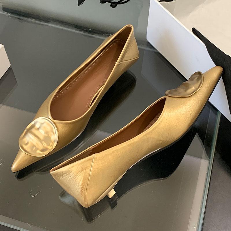 Módní dámská nazouvací obuv s nízkým podpatkem pro ženy Novinka léto jaro špičatá špička módní kovové dámské boty na podpatku