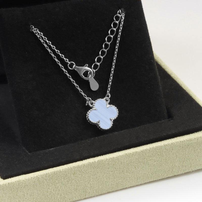 Women's Four-Leaf Clover Bracelet – 18K Gold Plated with Double-Sided Mother-of-Pearl, Elegant High-Quality Accessory, Chic and Lucky Design.
