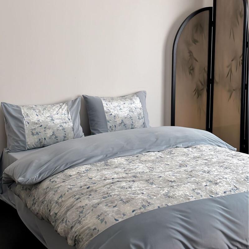 COMOLIVING Velvet Floral Shadow 4-Piece Bedding Set
