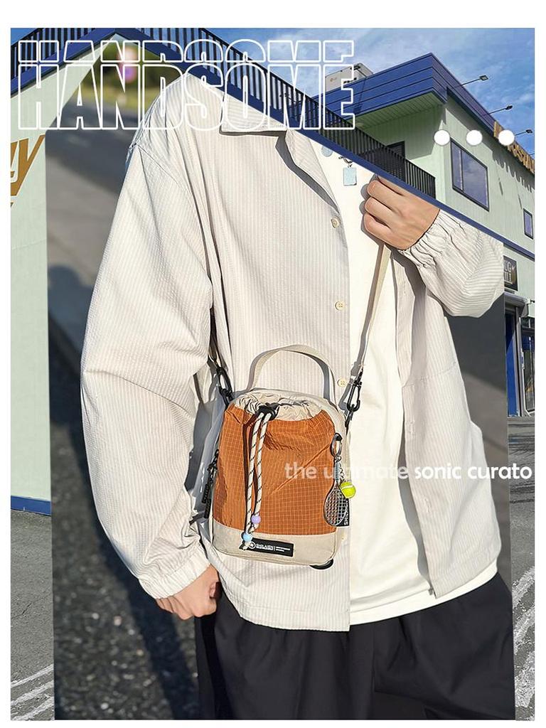 Multifunktionale leichte Outdoor-Umhängetasche für Männer und Frauen - Tragbarer Wasserflaschenhalter, Handytasche und kleiner Rucksack zum Wandern.