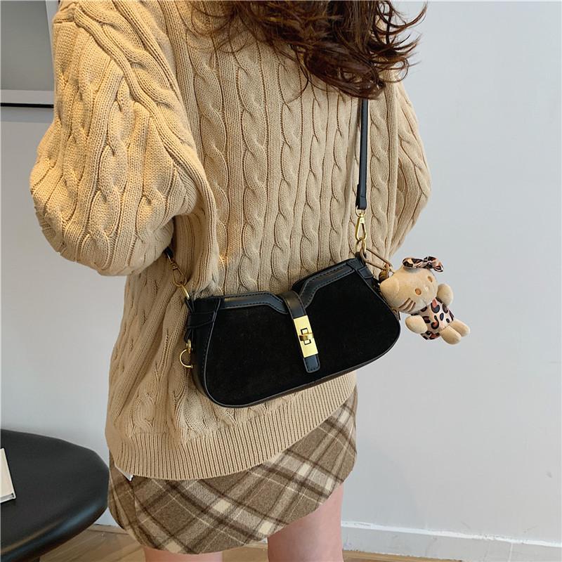 This year, the popular retro matte small bag women's 2025 new autumn and winter versatile messenger bag shoulder underarm bag