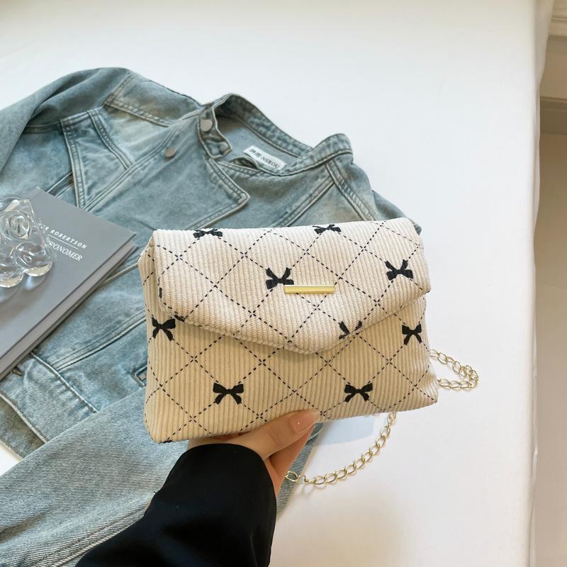 Large Capacity Strawberry Bag 2025 Summer Niche Design Chain Messenger Bag Female Cute Soft Girl Envelope Small Square Bag